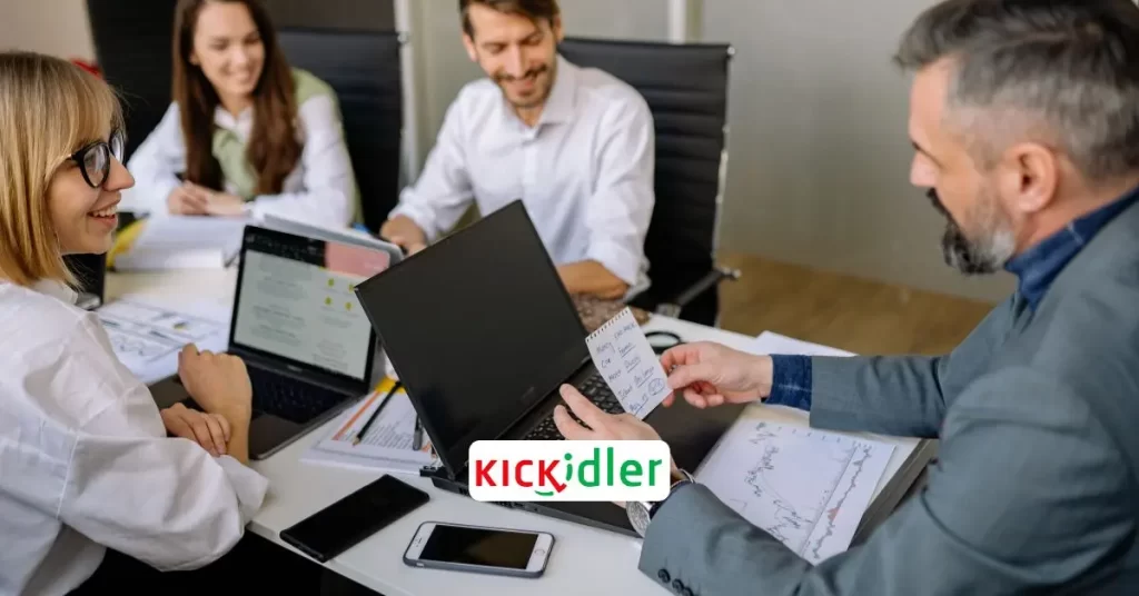 Control de horas automático vs fichaje manual: cuál conviene para empleados administrativos